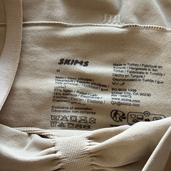 Skims Seamless Sculpt Strapless Shortie Bodysuit Clay
Size Medium - Picture 10 of 10